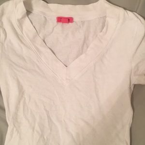 White v-neck T-shirt 🦋